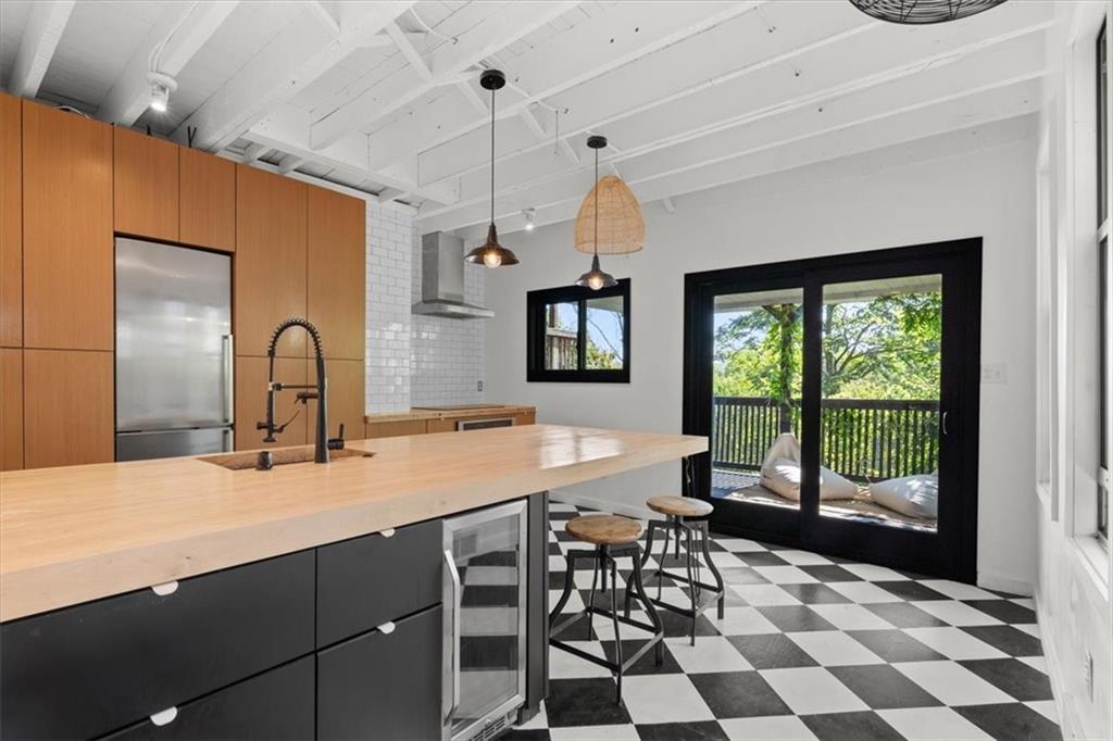 515 Behring Street Pittsburgh, PA 15203 - Photo 4 of 35