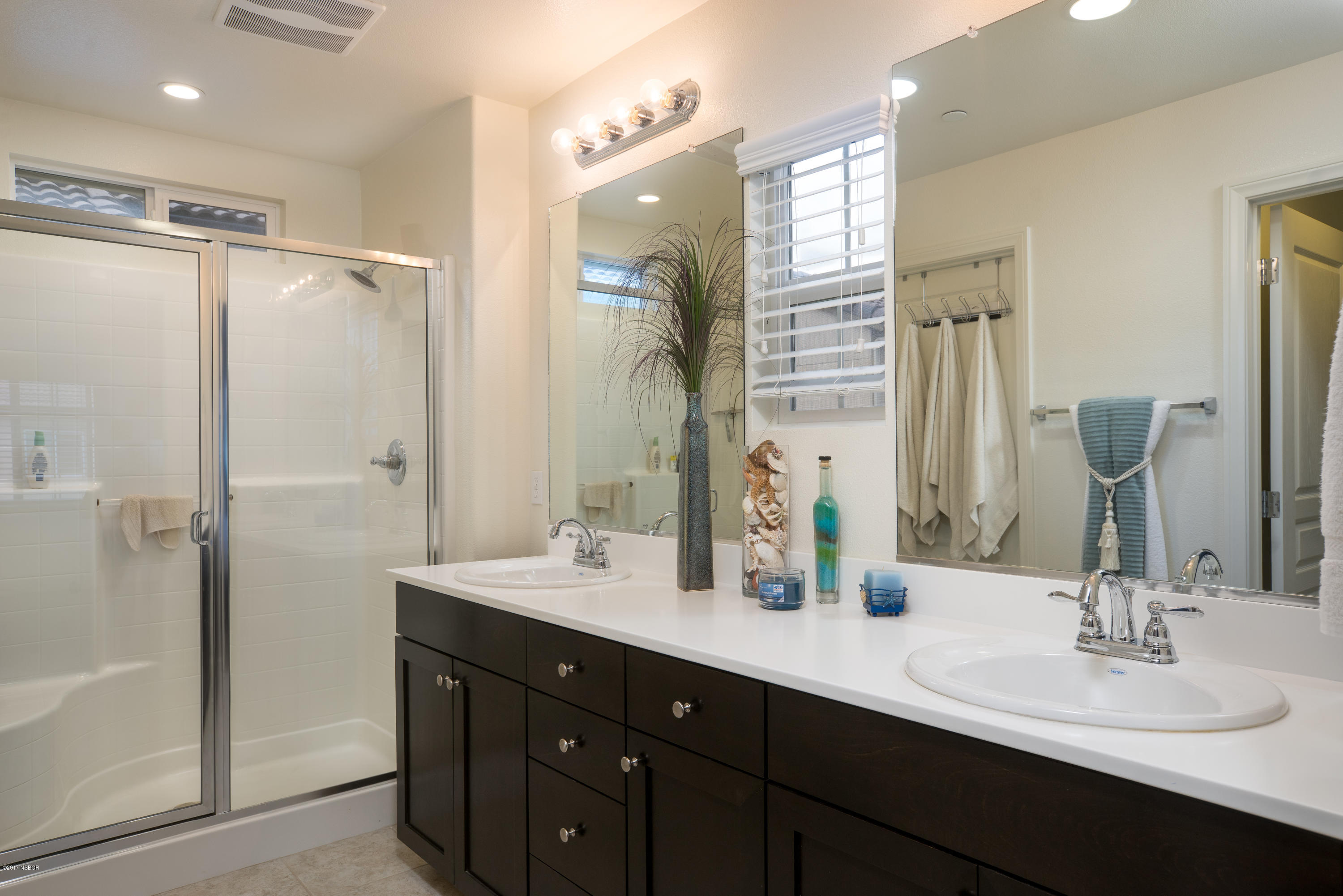 2225 Meridian Way Lompoc, CA 93436 - Photo 17 of 21 017_Master Bath