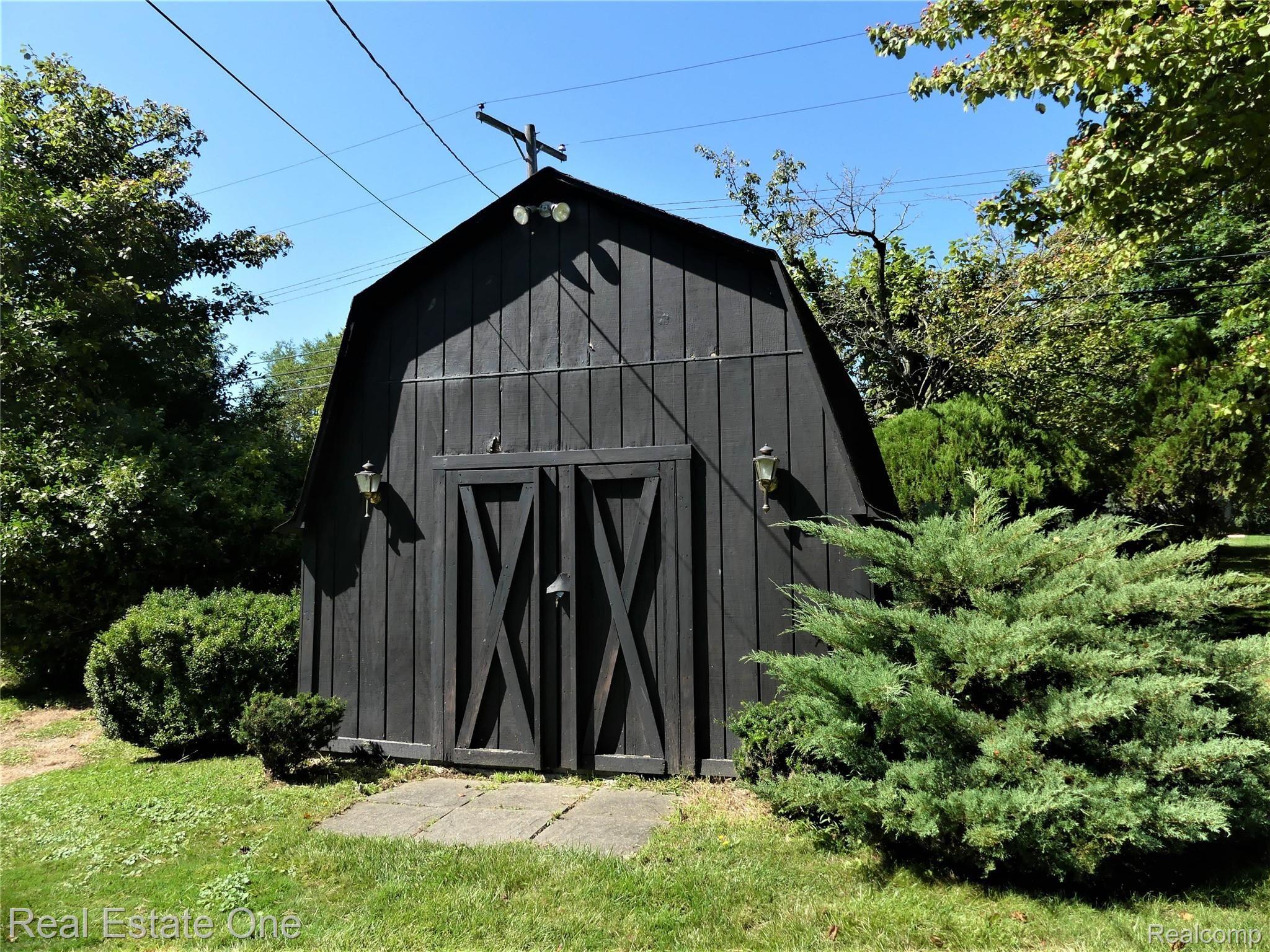 27774 Johnson Road Grosse Ile, MI 48138 - Photo 6 of 32 P1010821.JPG