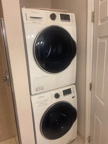 a close up view of washer and dryer