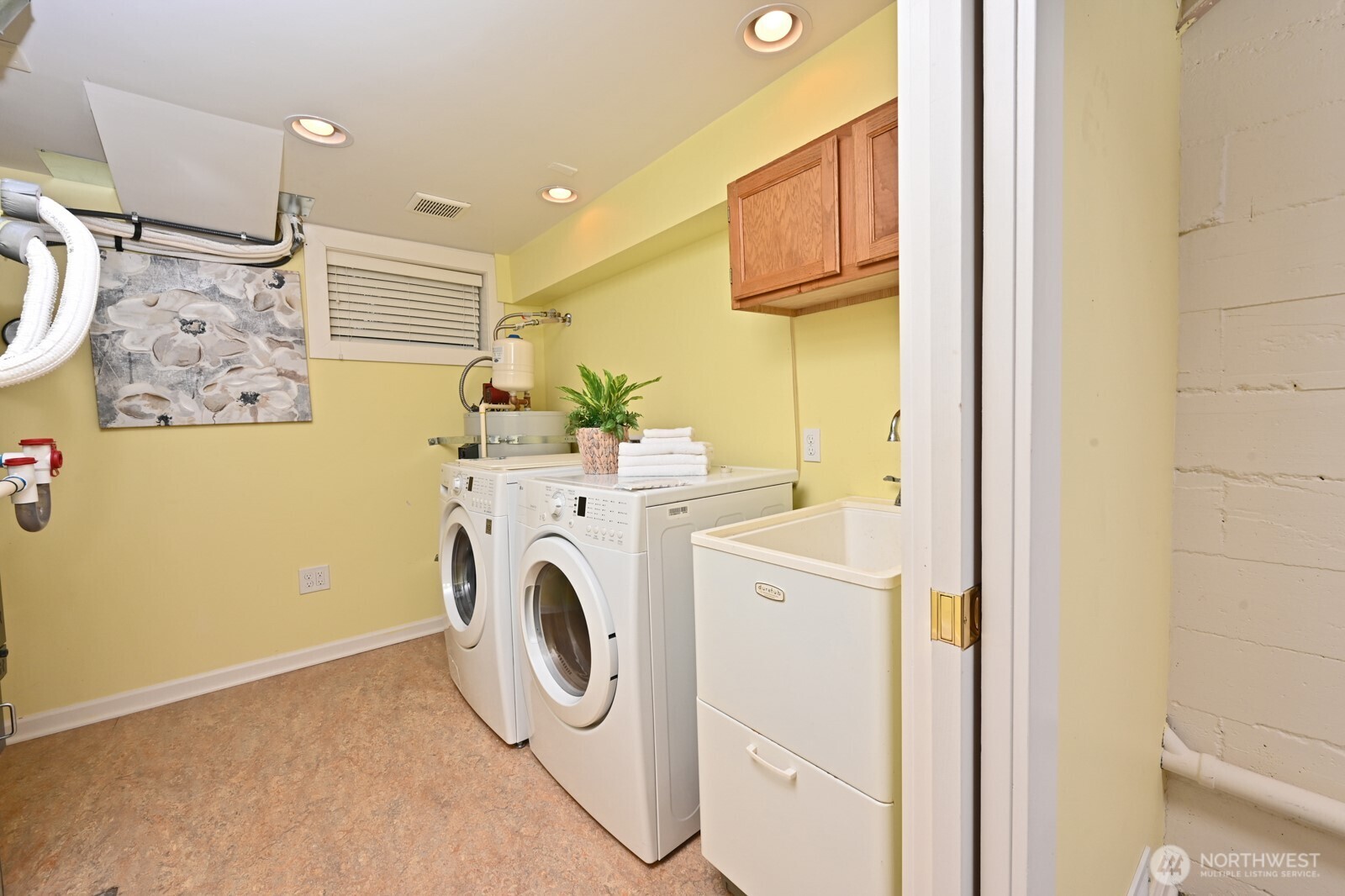 8222 38th Avenue Northeast Seattle, WA 98115 - Photo 24 of 38