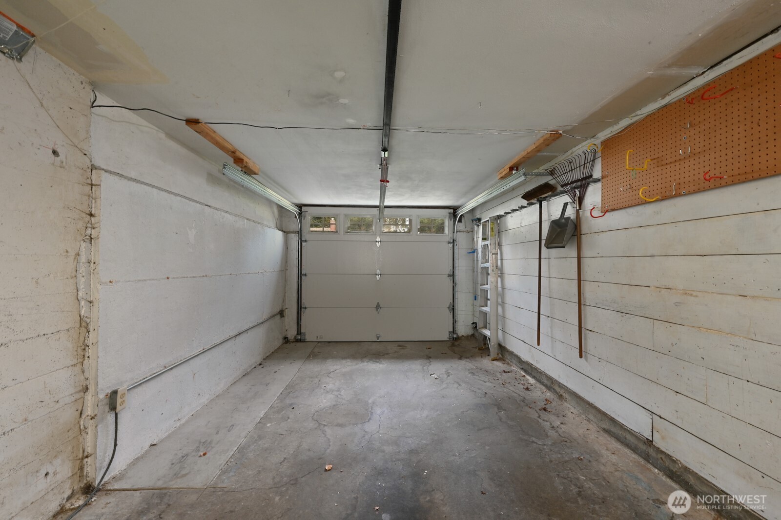 8222 38th Avenue Northeast Seattle, WA 98115 - Photo 28 of 38