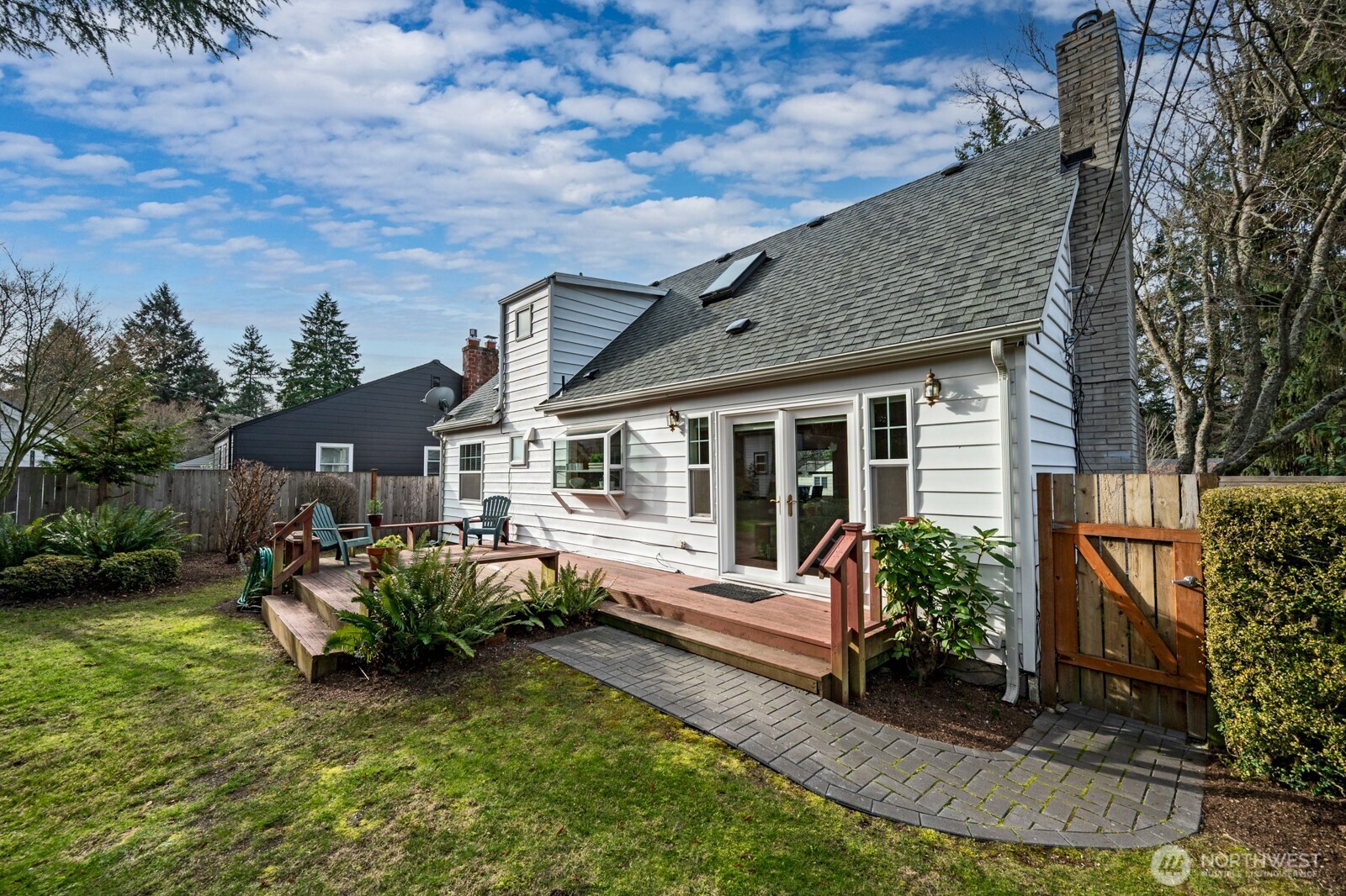 8222 38th Avenue Northeast Seattle, WA 98115 - Photo 32 of 38