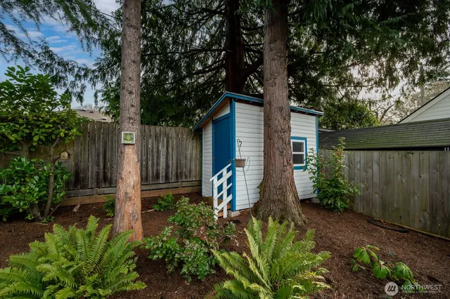 $1,190,000 | 8222 38th Avenue Northeast, Seattle, WA 98115