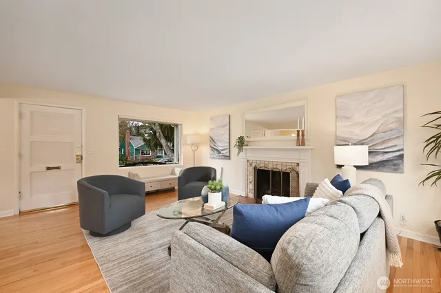 $1,190,000 | 8222 38th Avenue Northeast, Seattle, WA 98115