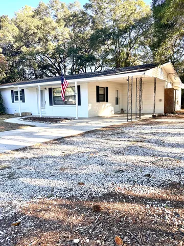 $2,000 | 420 Edge Avenue, Valparaiso, FL 32580