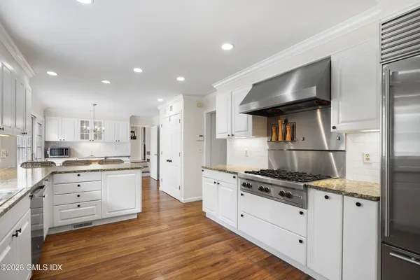 $3,125,000 | 2 Daffodil Lane, Cos Cob, CT 06807