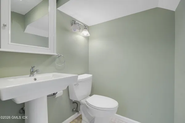 $3,125,000 | 2 Daffodil Lane, Cos Cob, CT 06807