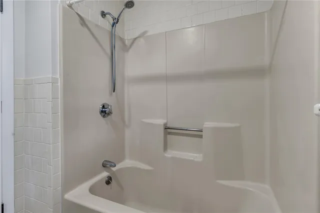 $2,400 | 105 Roosevelt Street, Providence, RI 02909