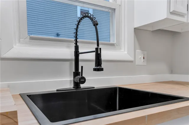 $2,400 | 105 Roosevelt Street, Providence, RI 02909