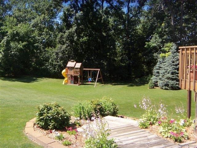 8112 Lee Road Brighton, MI 48116 - Photo 27 of 30 Back yard.JPG