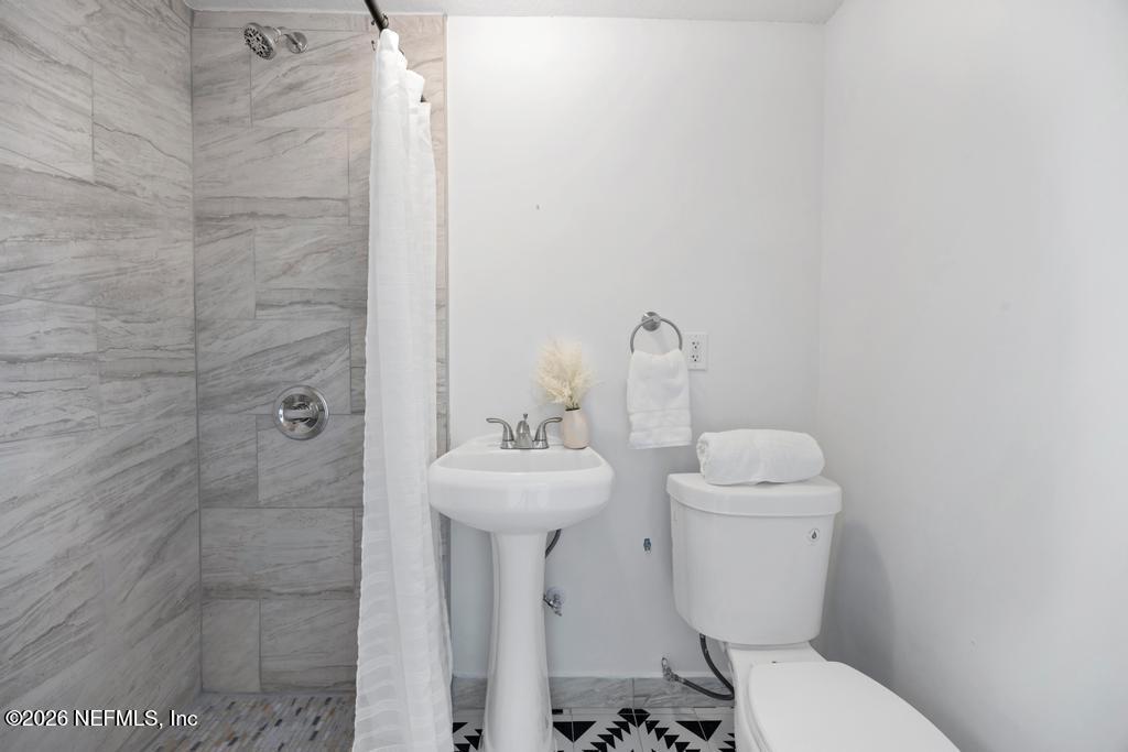 9735 Nimitz Court South Jacksonville, FL 32246 - Photo 20 of 33 Primary Bathroom