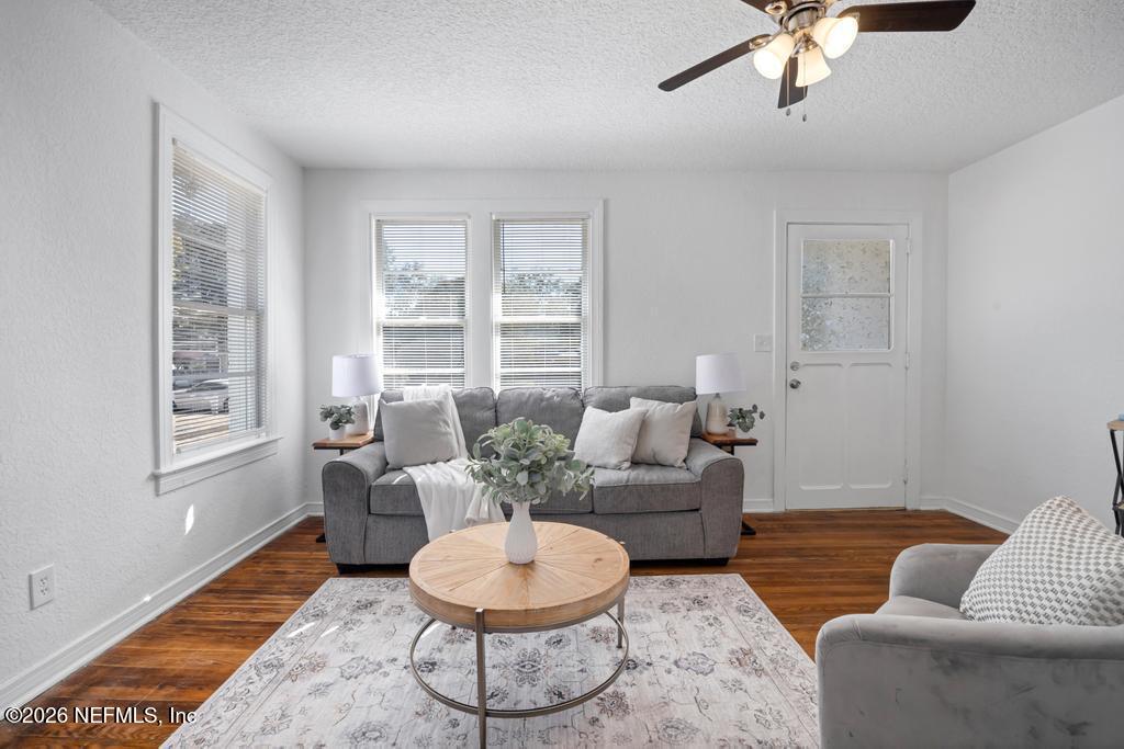 9735 Nimitz Court South Jacksonville, FL 32246 - Photo 6 of 33 Living Room