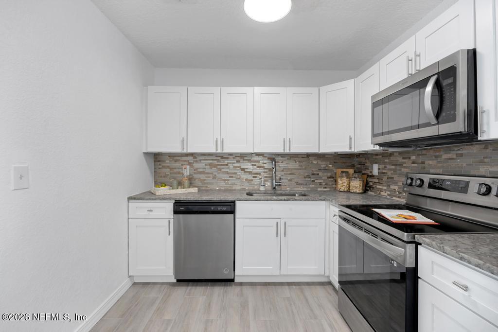 9735 Nimitz Court South Jacksonville, FL 32246 - Photo 10 of 33 Updated Kitchen