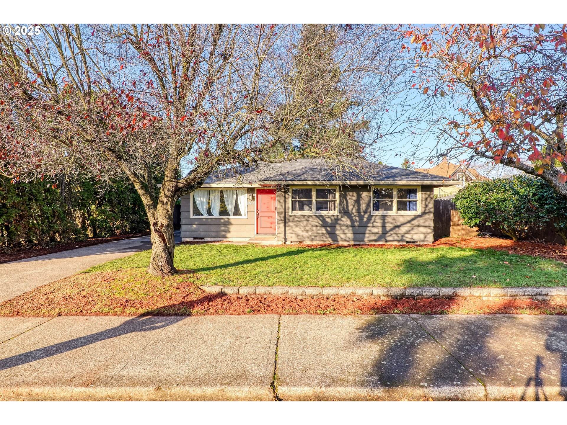 6633 Southeast Reedway Street Portland, OR 97206 - Photo 2 of 21 Gallery Image 2