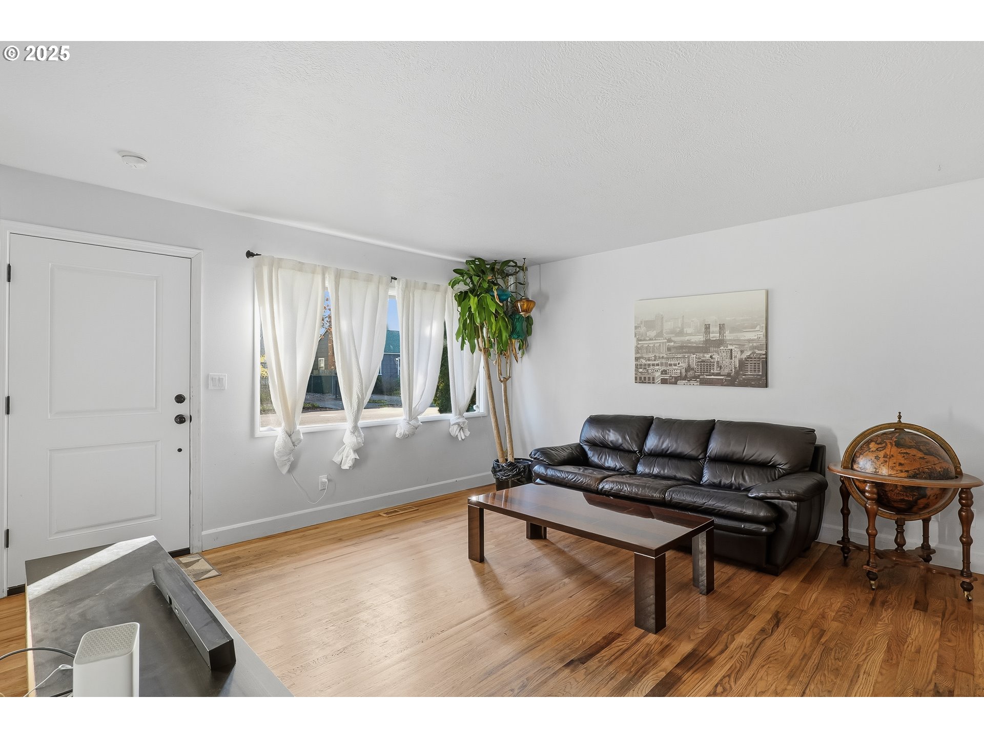 6633 Southeast Reedway Street Portland, OR 97206 - Photo 5 of 21 Gallery Image 5