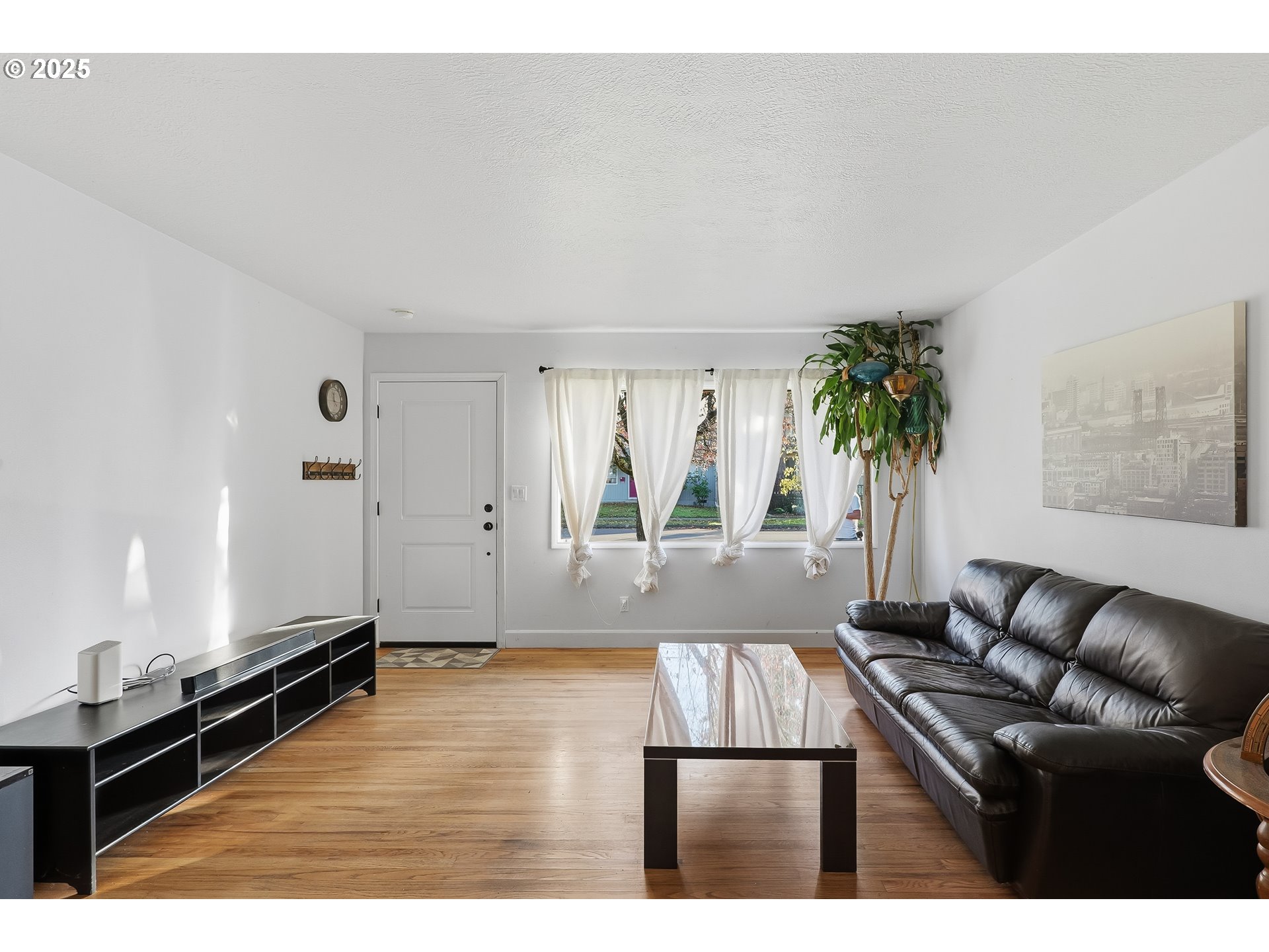 6633 Southeast Reedway Street Portland, OR 97206 - Photo 6 of 21 Gallery Image 6