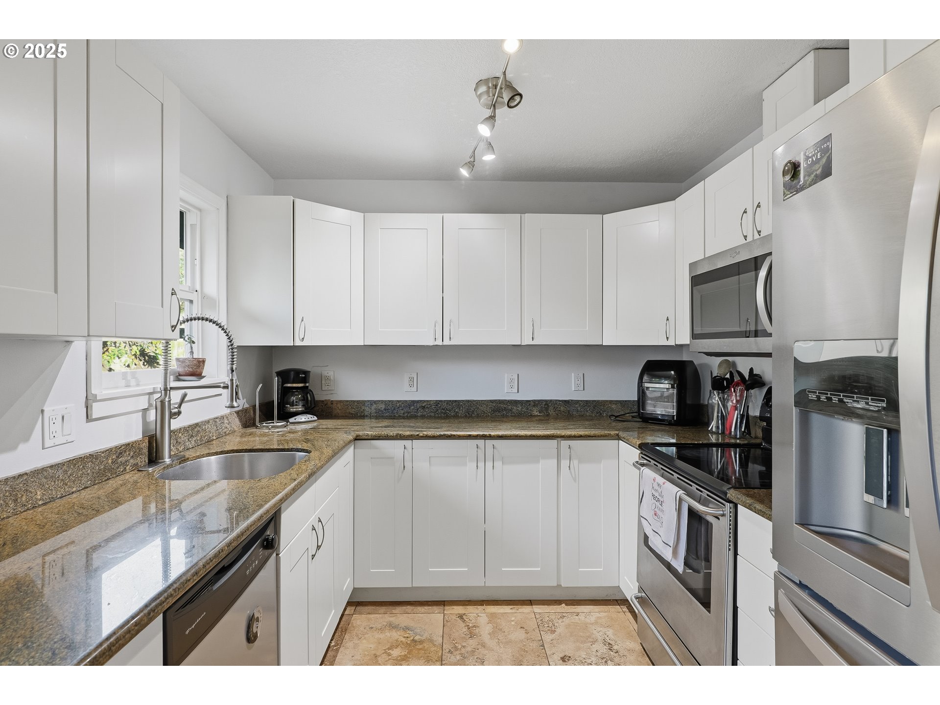 6633 Southeast Reedway Street Portland, OR 97206 - Photo 9 of 21 Gallery Image 9
