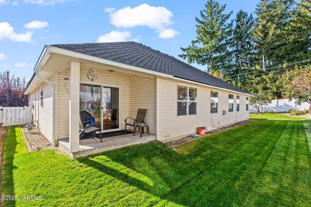a view of a house with backyard sitting area and garden