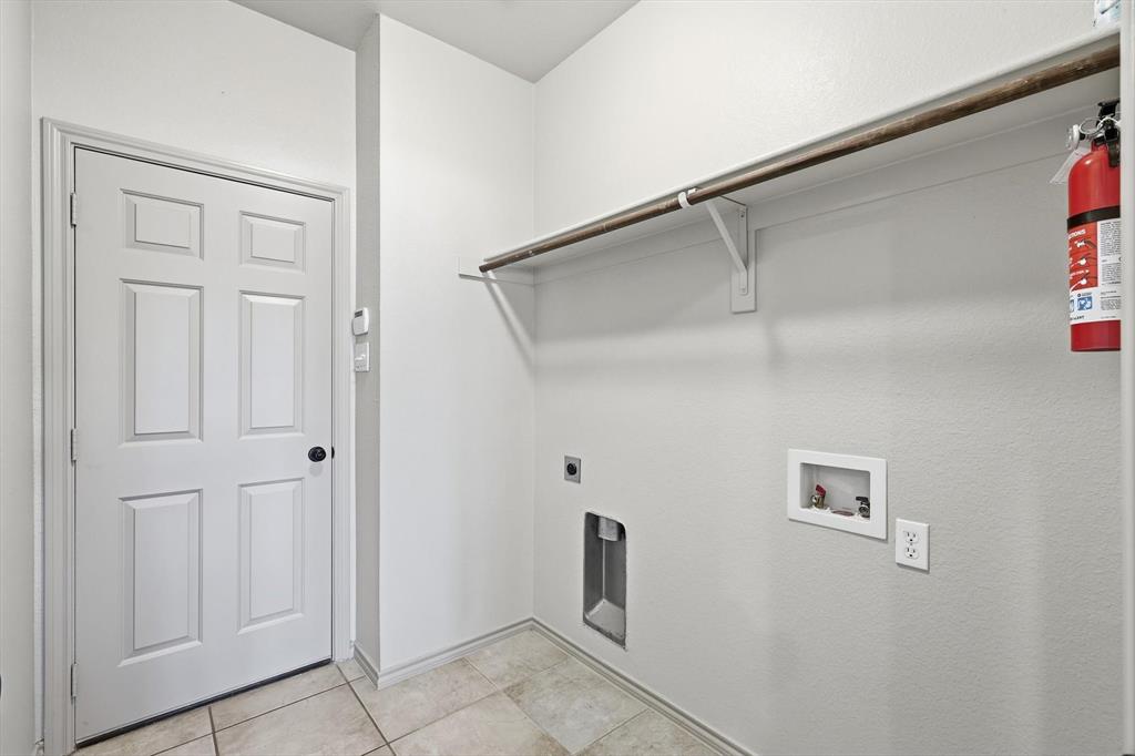 3228 Buckthorn Lane Argyle, TX 76226 - Photo 11 of 21 a view of closet area