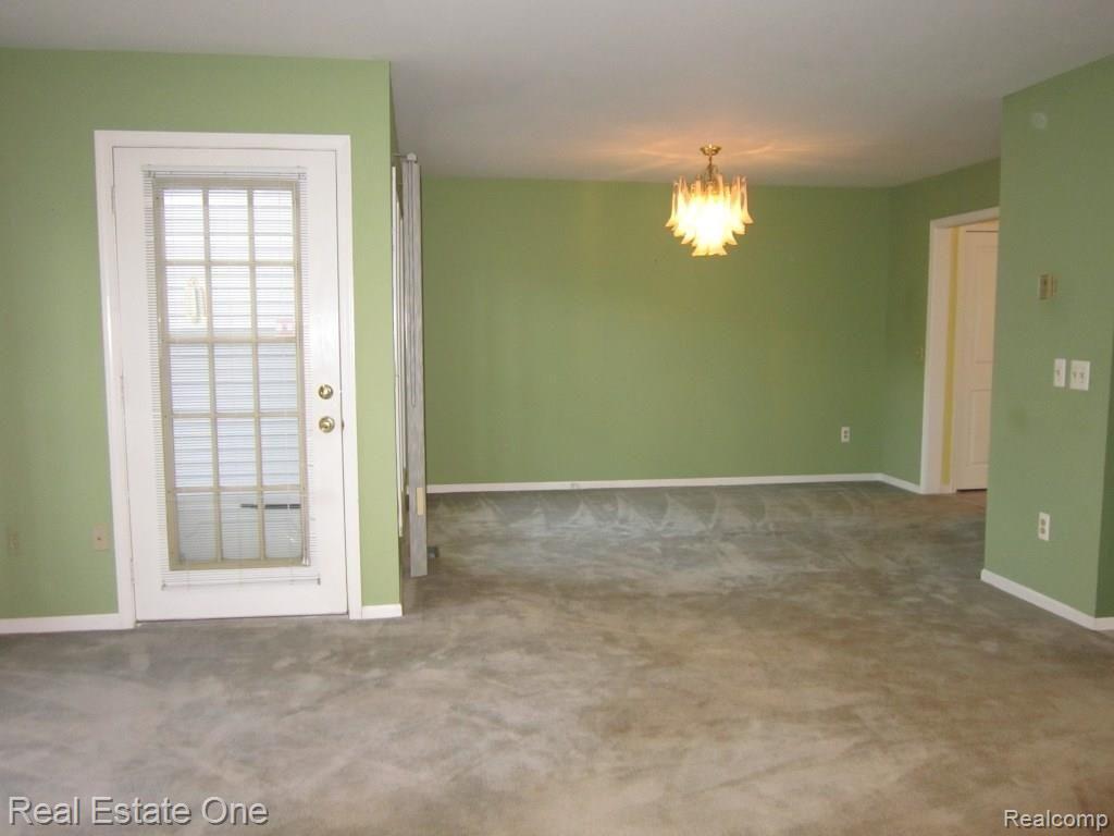 23091 Farmington Road Farmington, MI 48336 - Photo 9 of 36 IMG_1104.JPG