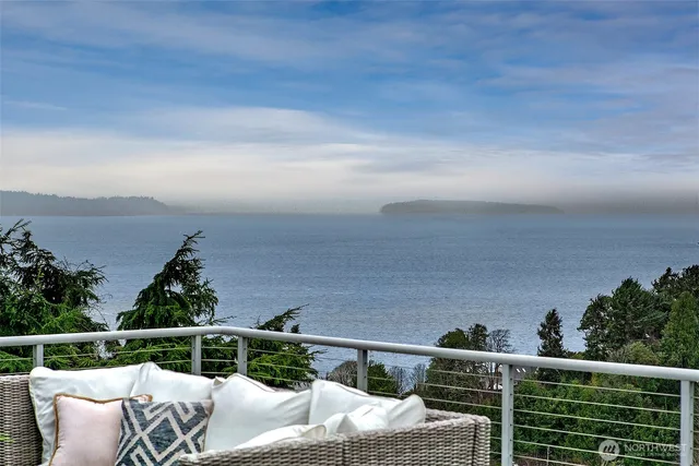 $1,479,000 | 1832 Southwest Shoreview Lane, Burien, WA 98146