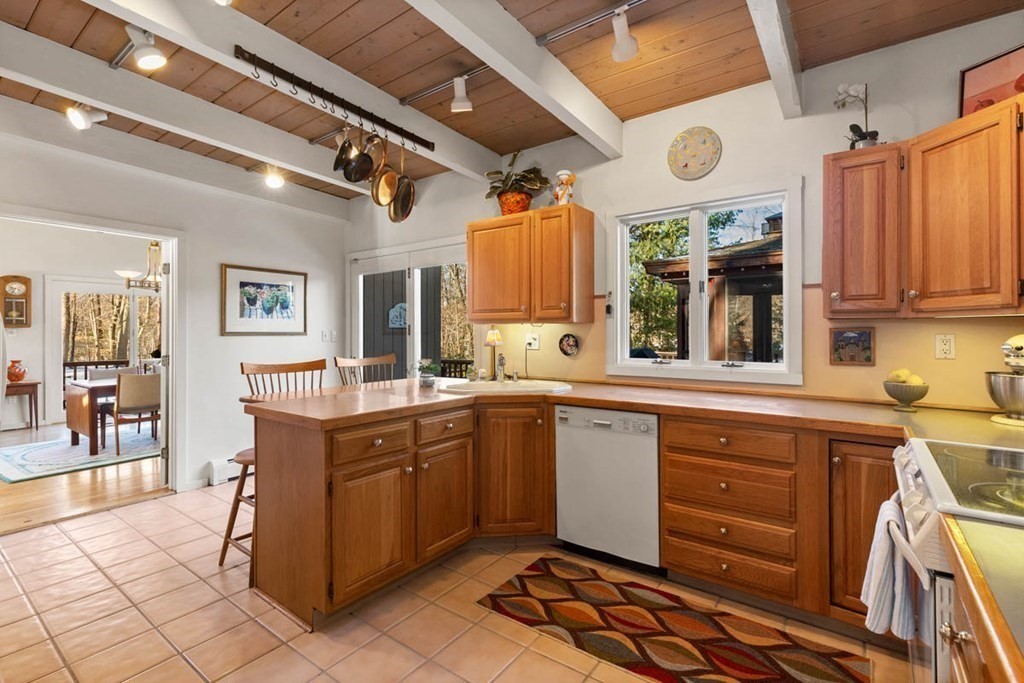 15 Woodholm Road Manchester, MA 01944 - Photo 8 of 42 Gallery Image 8