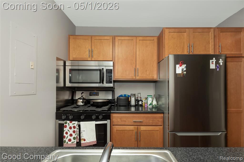 2451 Samoset Road Royal Oak, MI 48073 - Photo 10 of 27