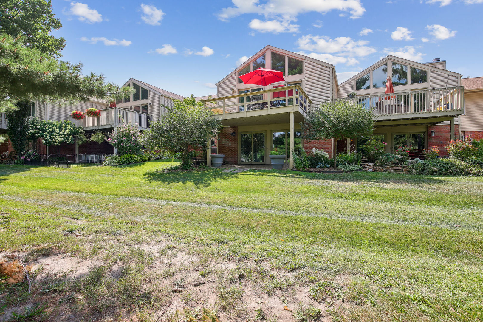 27 Fields East, Unit 27 Champaign, IL 61822 - Photo 34 of 35 a view of a volley ball court