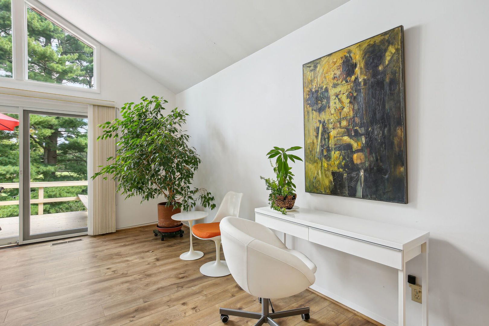 27 Fields East, Unit 27 Champaign, IL 61822 - Photo 9 of 35 a dining room with furniture and window