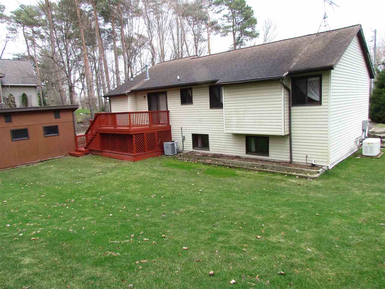 5486 Clarkston Road Clarkston, MI 48348 - Photo 30 of 31 31377006-31.JPG