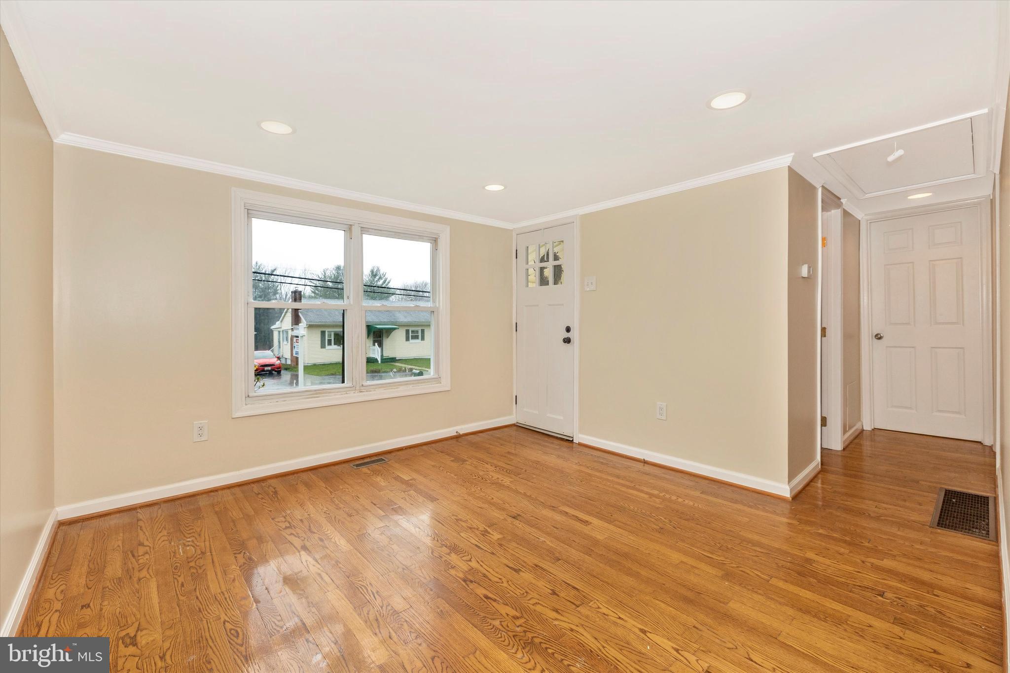 21366 Mt Lena Road Boonsboro, MD 21713 - Photo 4 of 25 Pretty hardwood flooring