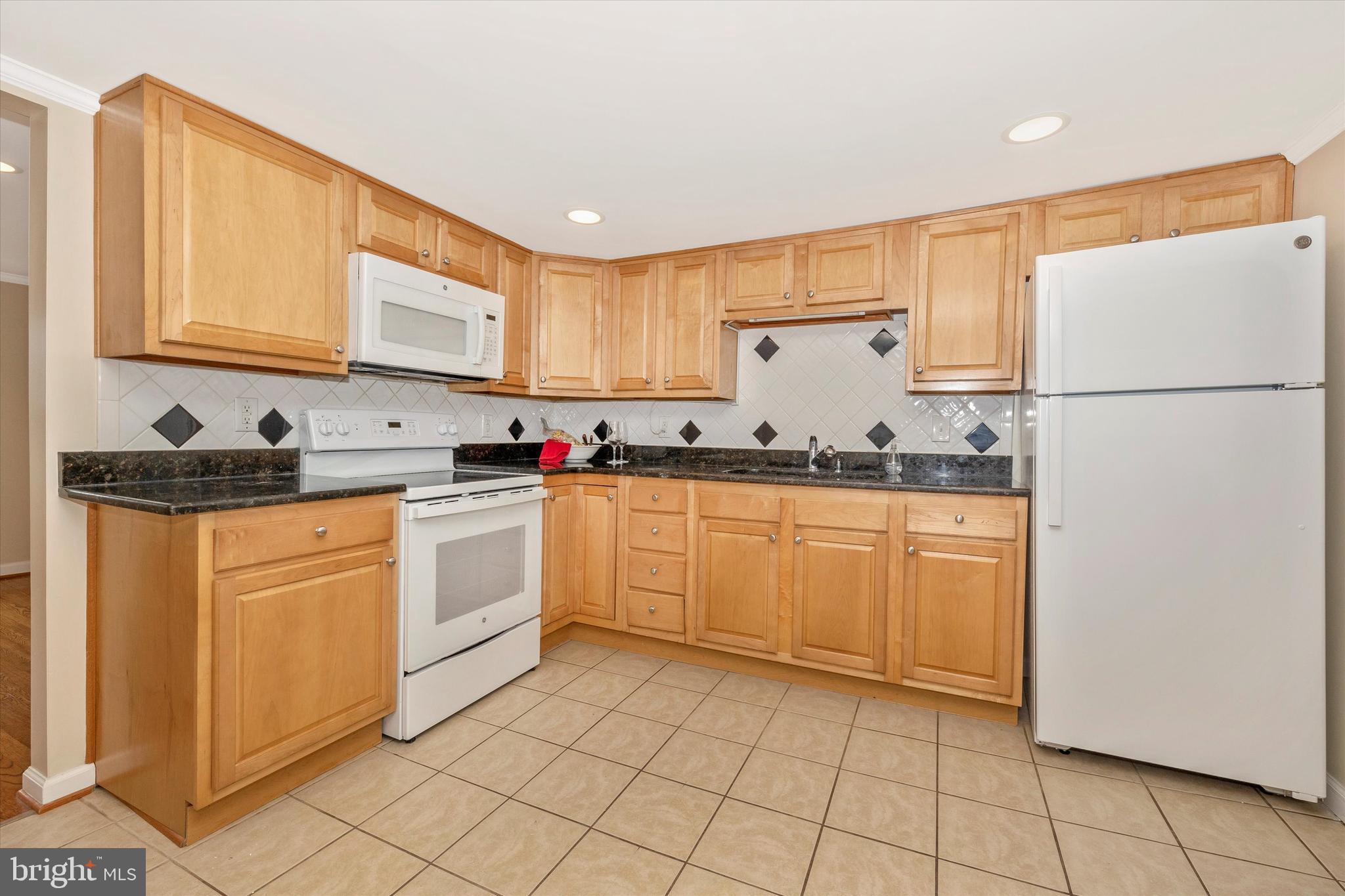 21366 Mt Lena Road Boonsboro, MD 21713 - Photo 6 of 25 Granite and new appliances
