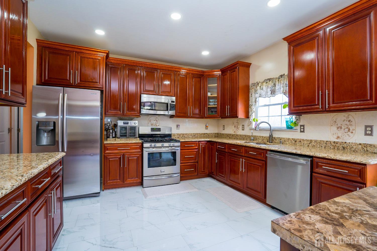 44 Lexington Road Monmouth Junction, NJ 08852 - Photo 10 of 49