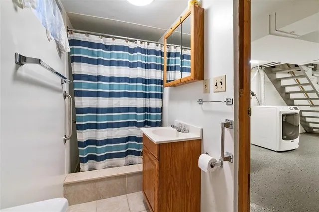 walk in closet with window