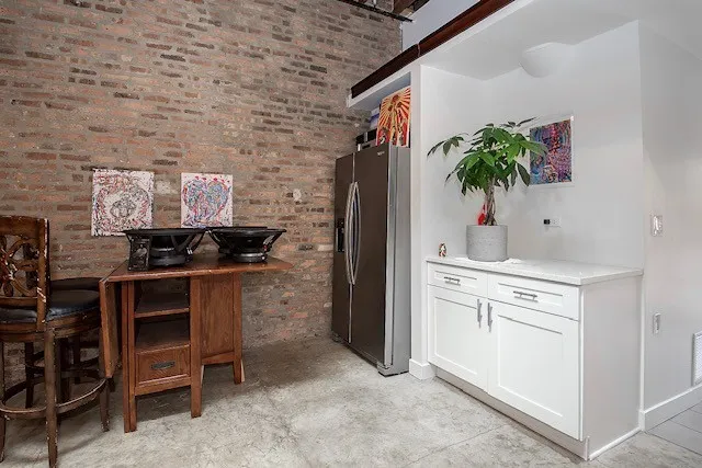 $2,600 | 2021 South Throop Street, Chicago, IL 60608