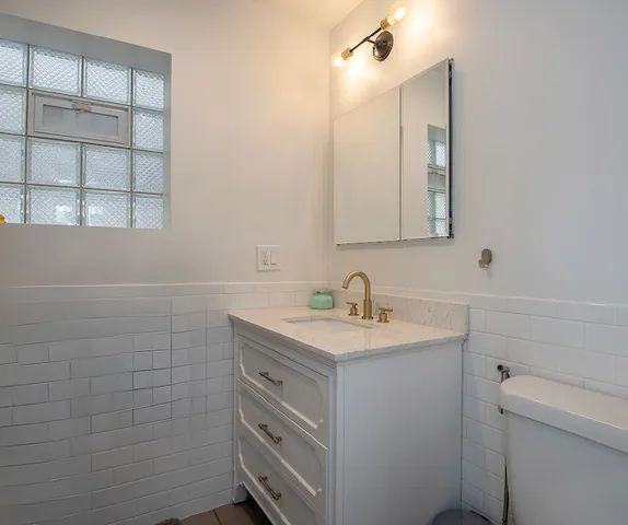 $2,600 | 2021 South Throop Street, Chicago, IL 60608