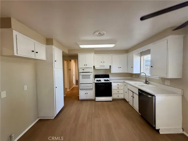 $1,950 | 1100 Val Monte Drive, Hemet, CA 92543