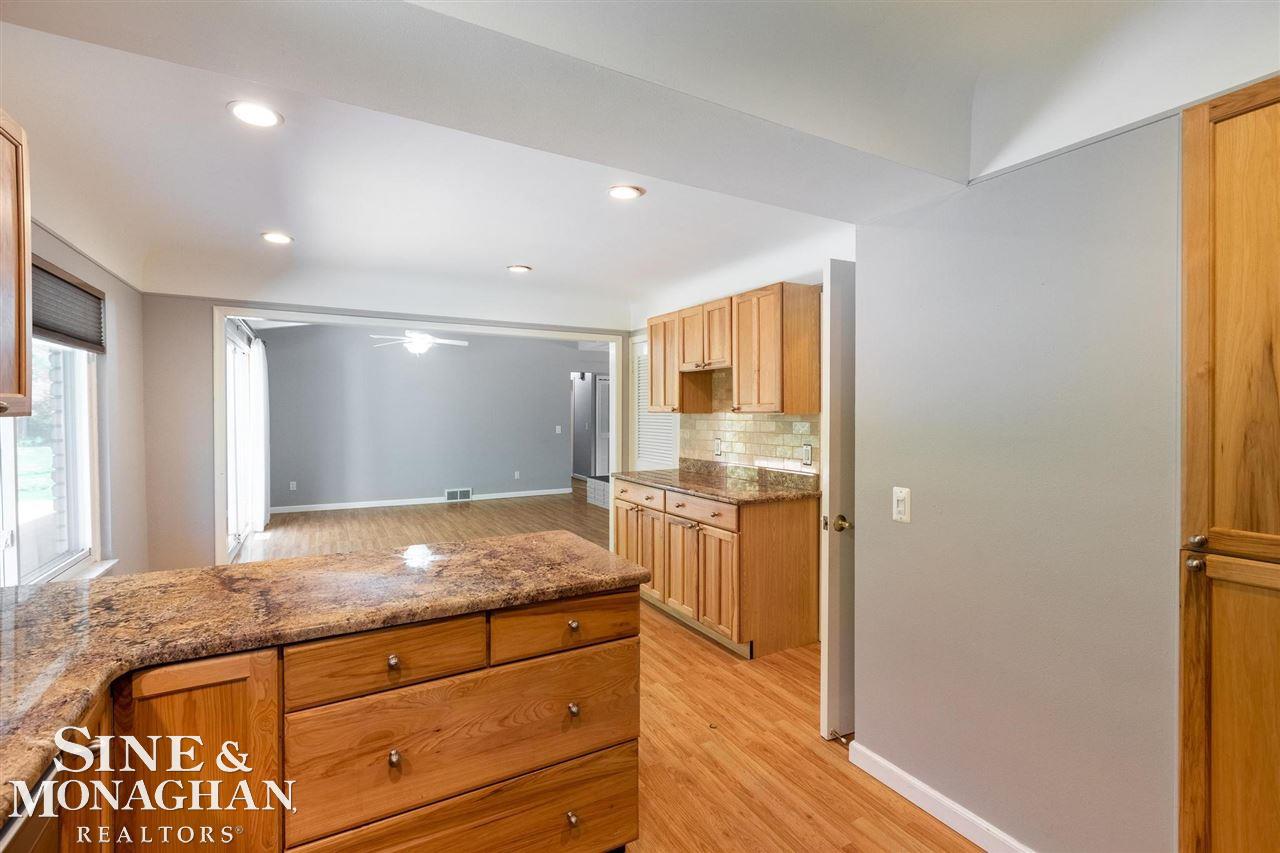 988 Canterbury Road Grosse Pointe Woods, MI 48236 - Photo 11 of 25