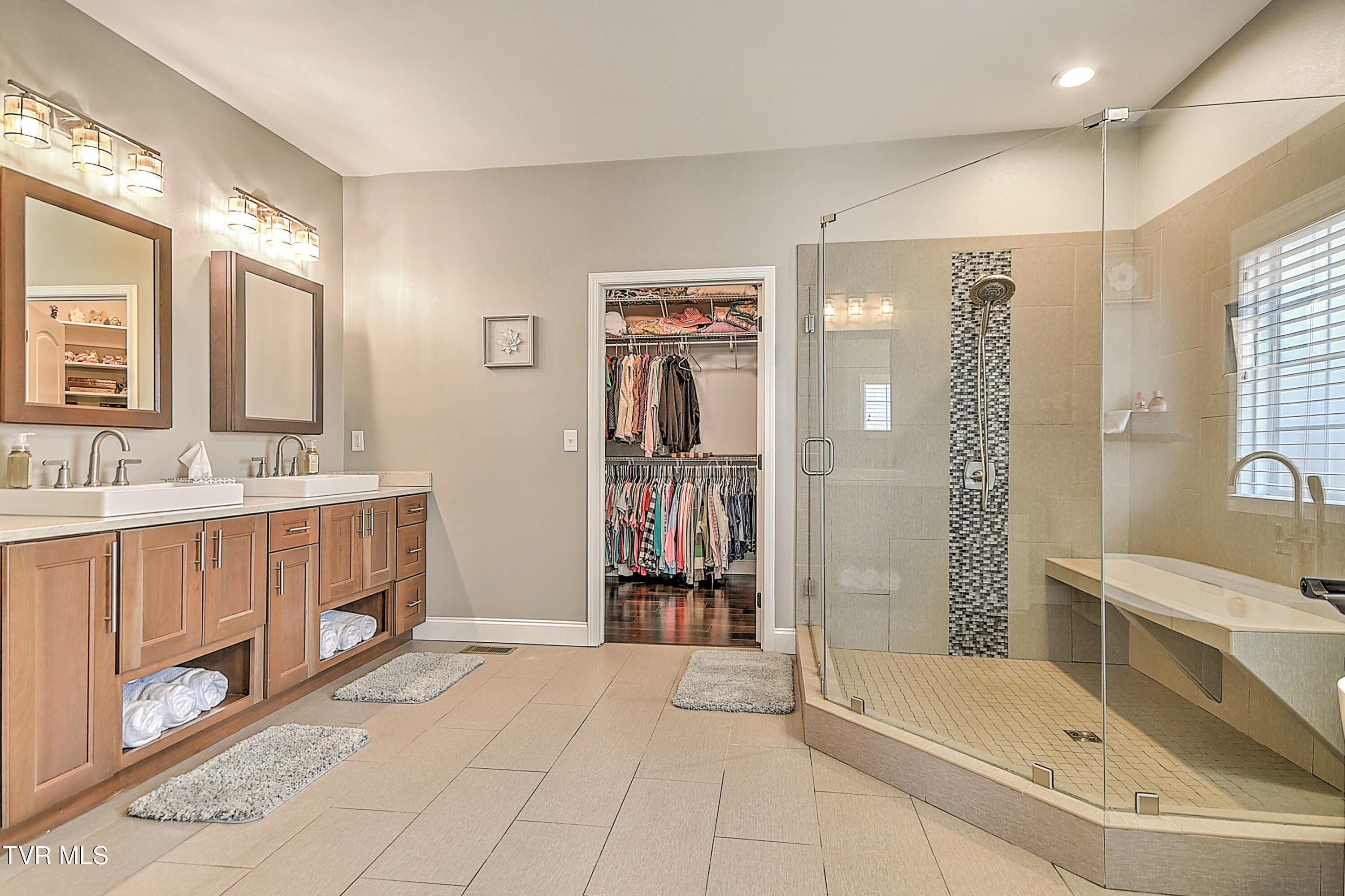 306 Saddle Ridge Court Greeneville, TN 37745 - Photo 13 of 40 Primary Bath Retreat