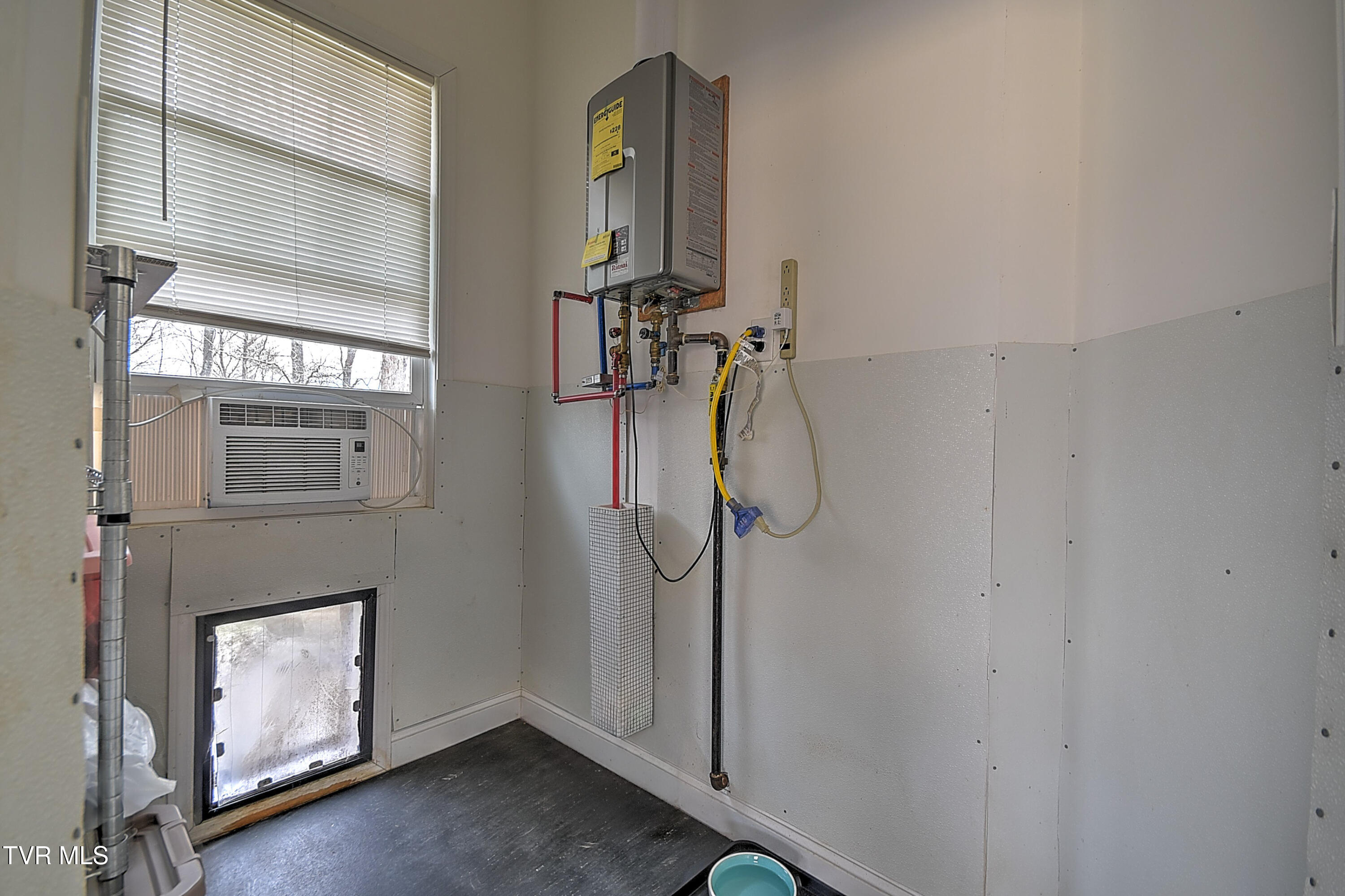 306 Saddle Ridge Court Greeneville, TN 37745 - Photo 27 of 40 Climate-Controlled Pet Suite