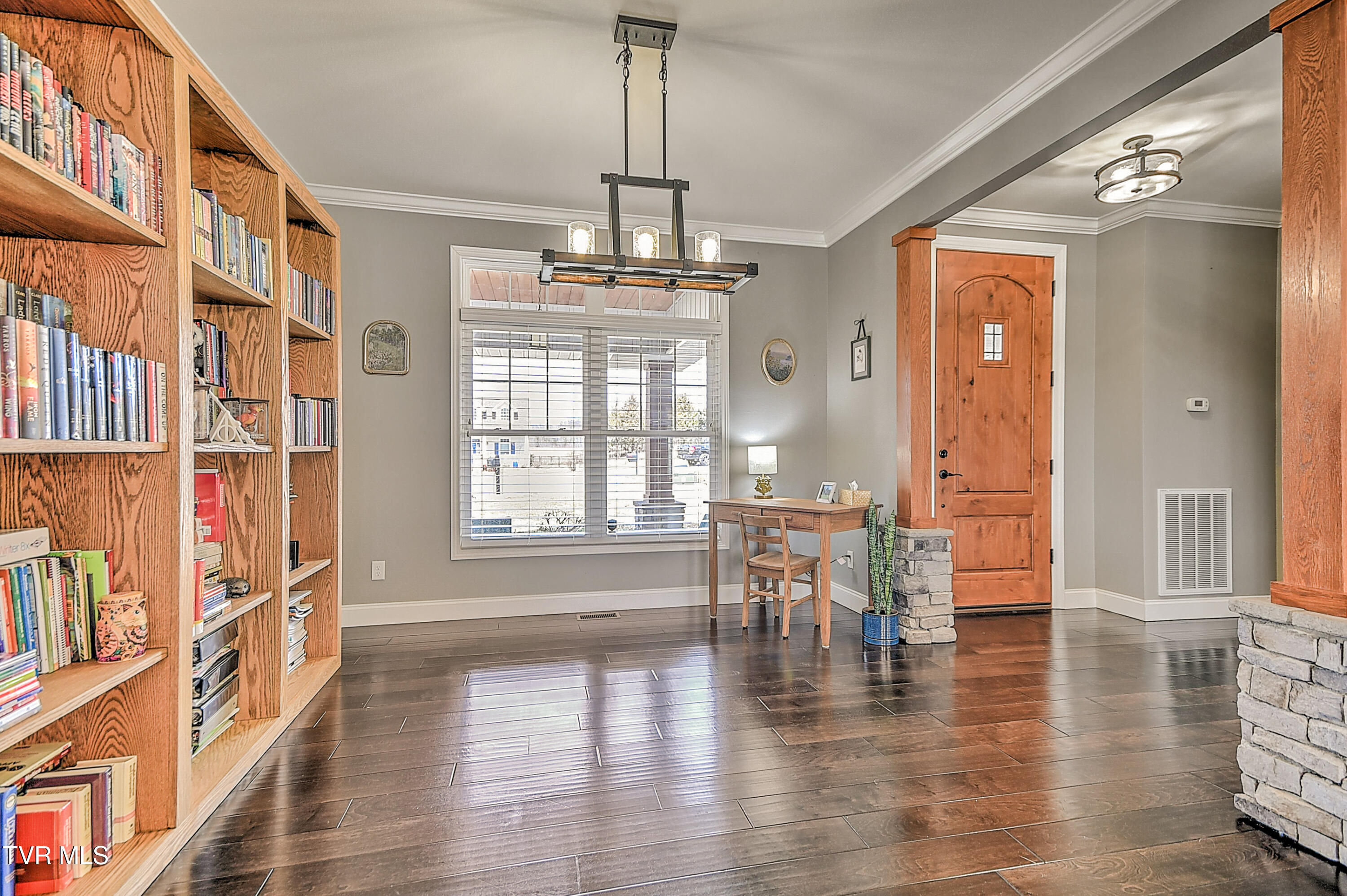 306 Saddle Ridge Court Greeneville, TN 37745 - Photo 4 of 40 Light-Filled Living Space