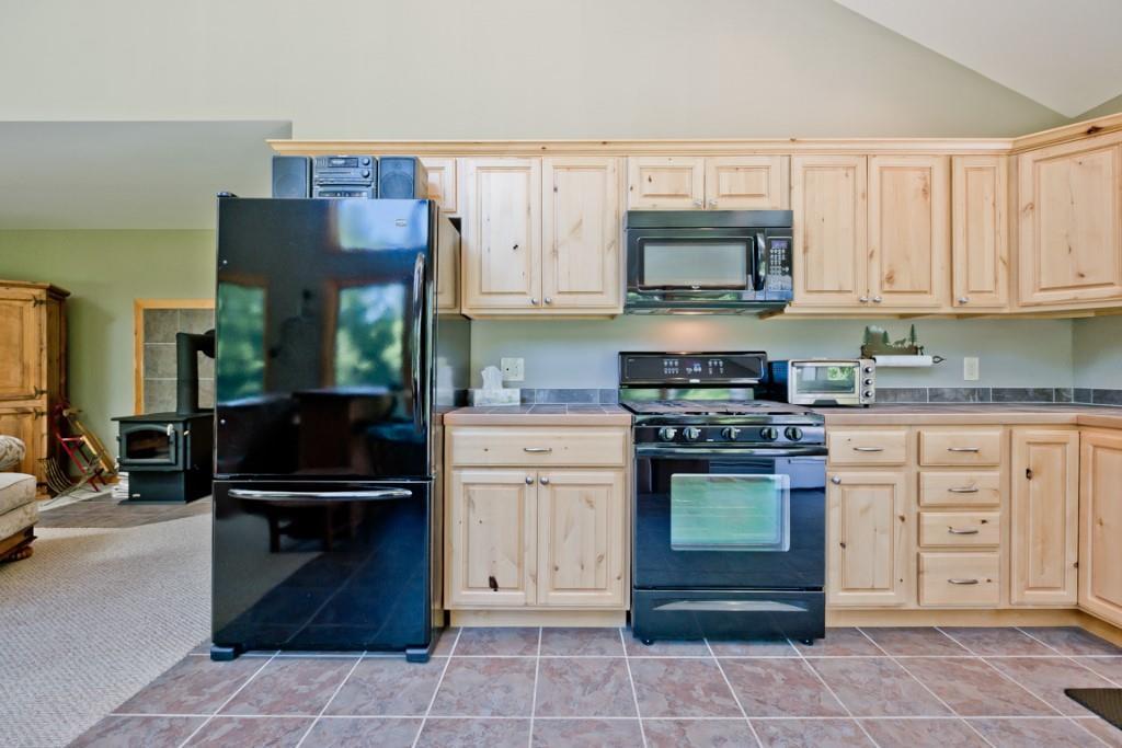 17 Turkey Ridge Lane Freeport, ME 04032 - Photo 8 of 30 Kitchen/Living