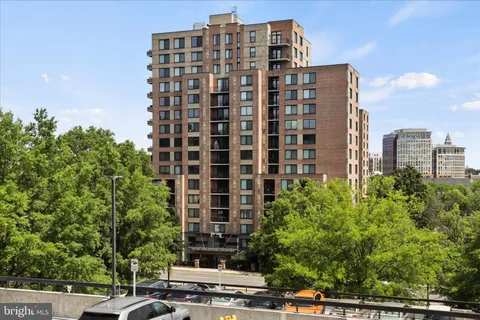 $320,000 | 2451 Midtown Avenue, Unit 819, Alexandria, VA 22303