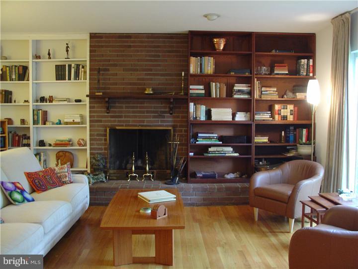 35 Cameron Court Princeton, NJ 08540 - Photo 2 of 13 Living Room