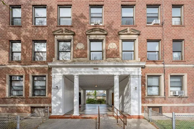 $459,000 | 8320 Bay Parkway, Unit B25 | Bensonhurst