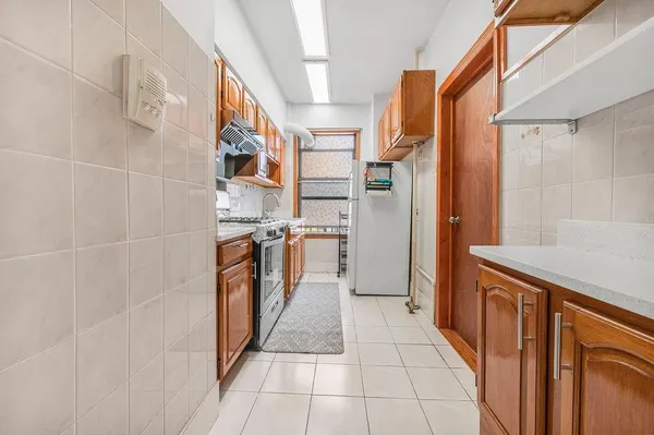 $429,000 | 8320 Bay Parkway, Unit B25 | Bensonhurst