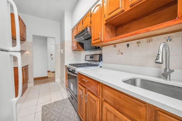 $429,000 | 8320 Bay Parkway, Unit B25 | Bensonhurst