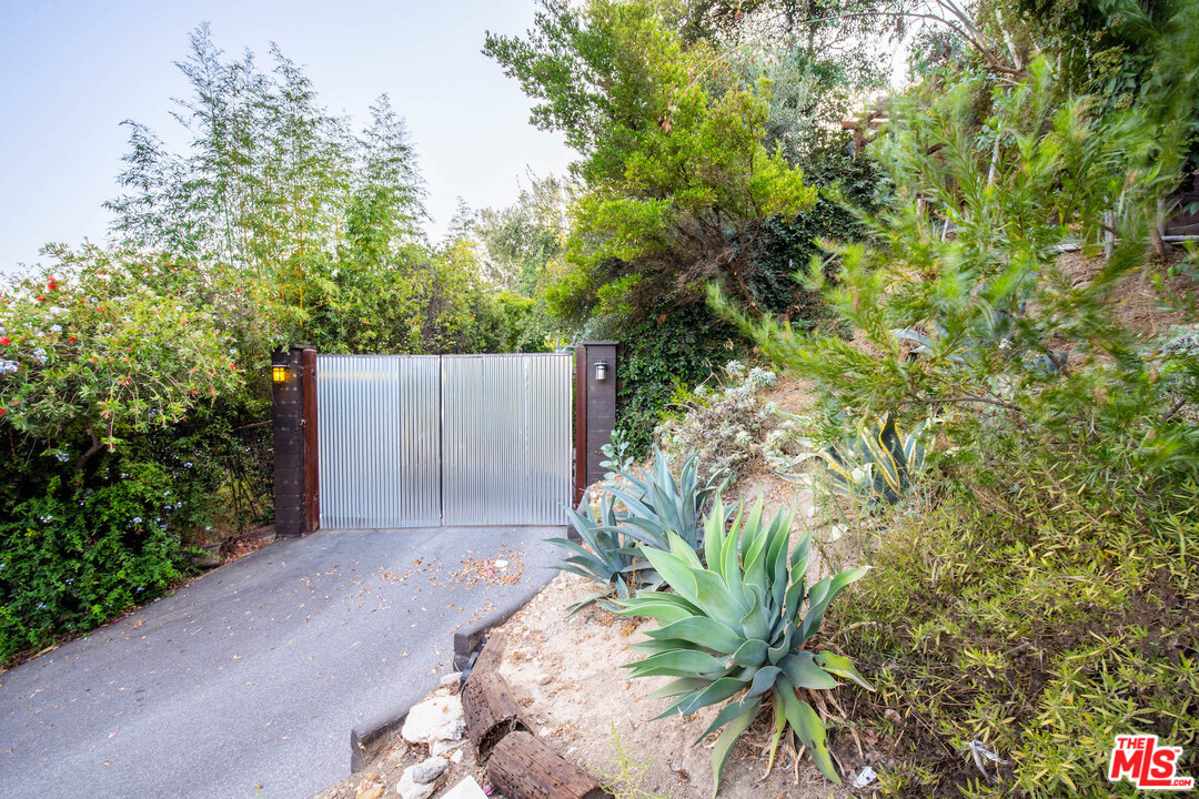 2016 Ewing Street Los Angeles, CA 90039 - Photo 4 of 33