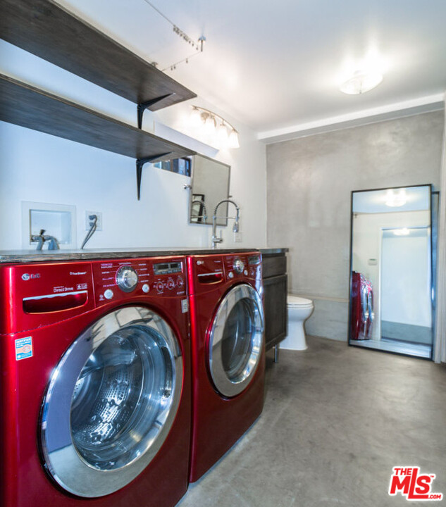 2016 Ewing Street Los Angeles, CA 90039 - Photo 31 of 33 a utility room with dryer and washer